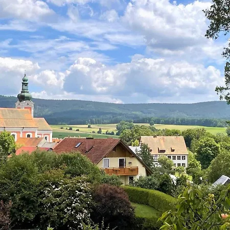 Am Kirchberg Нойальбенройт